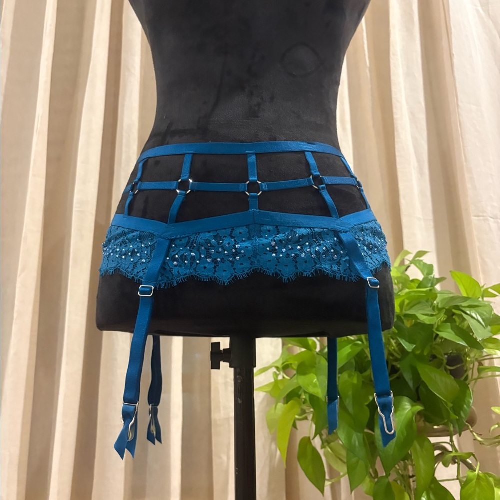 Victoria’s Secret Lace Garter Belt